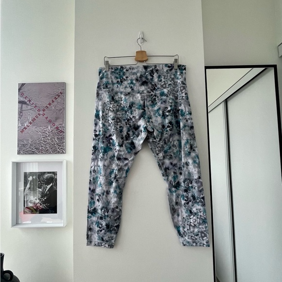 Lululemon Align Pant 25”
Kaleidofloral Multi - Picture 5 of 8